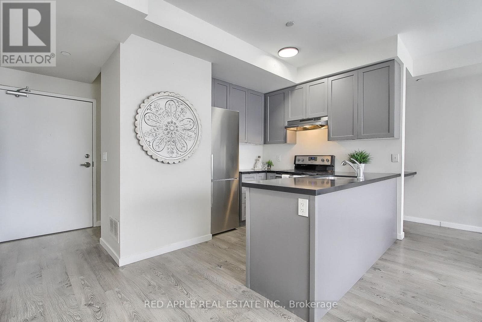 110 - 600 ALEX GARDNER CIRCLE — photo 3