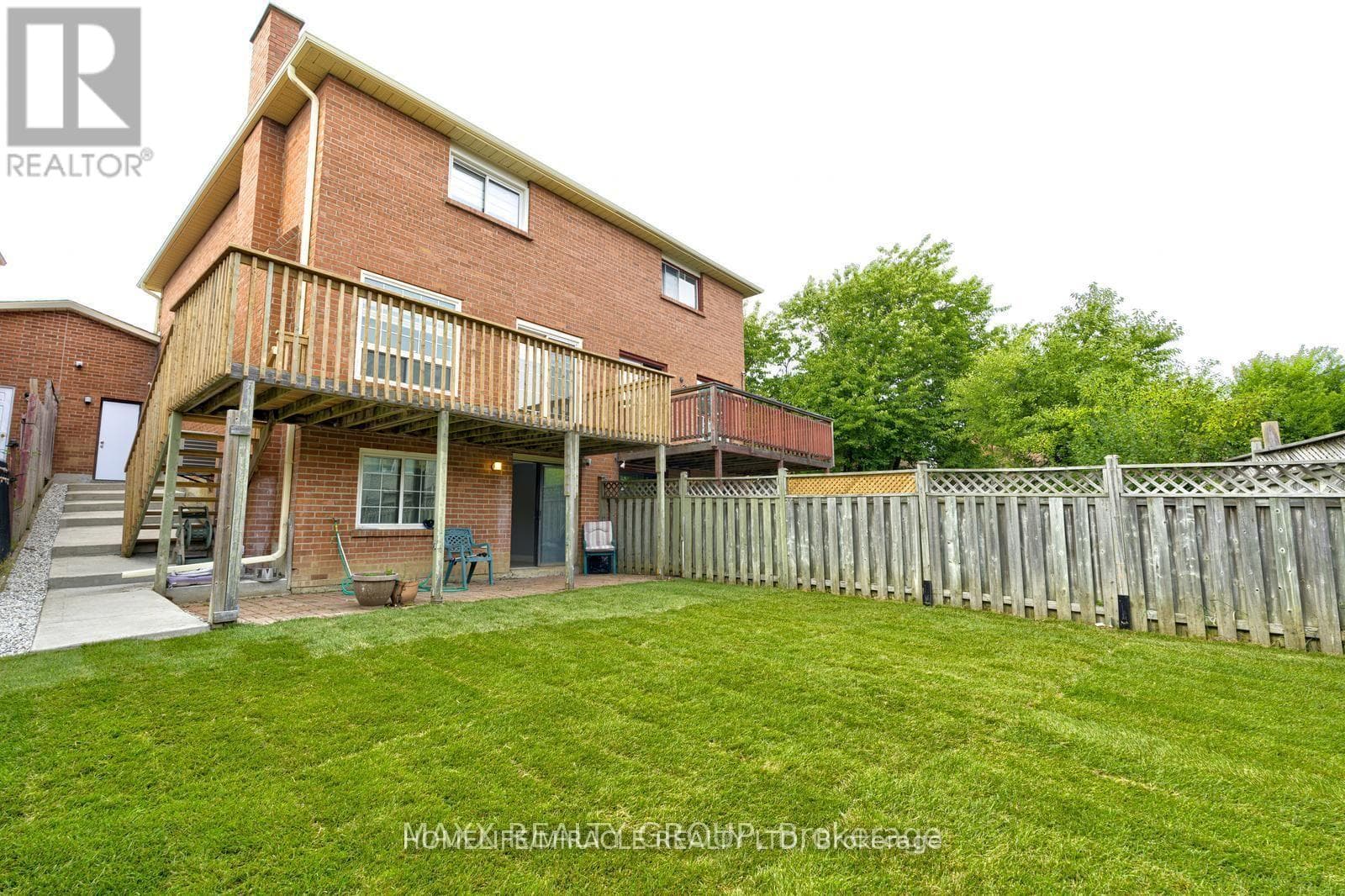 109 WOODSEND RUN — photo 3