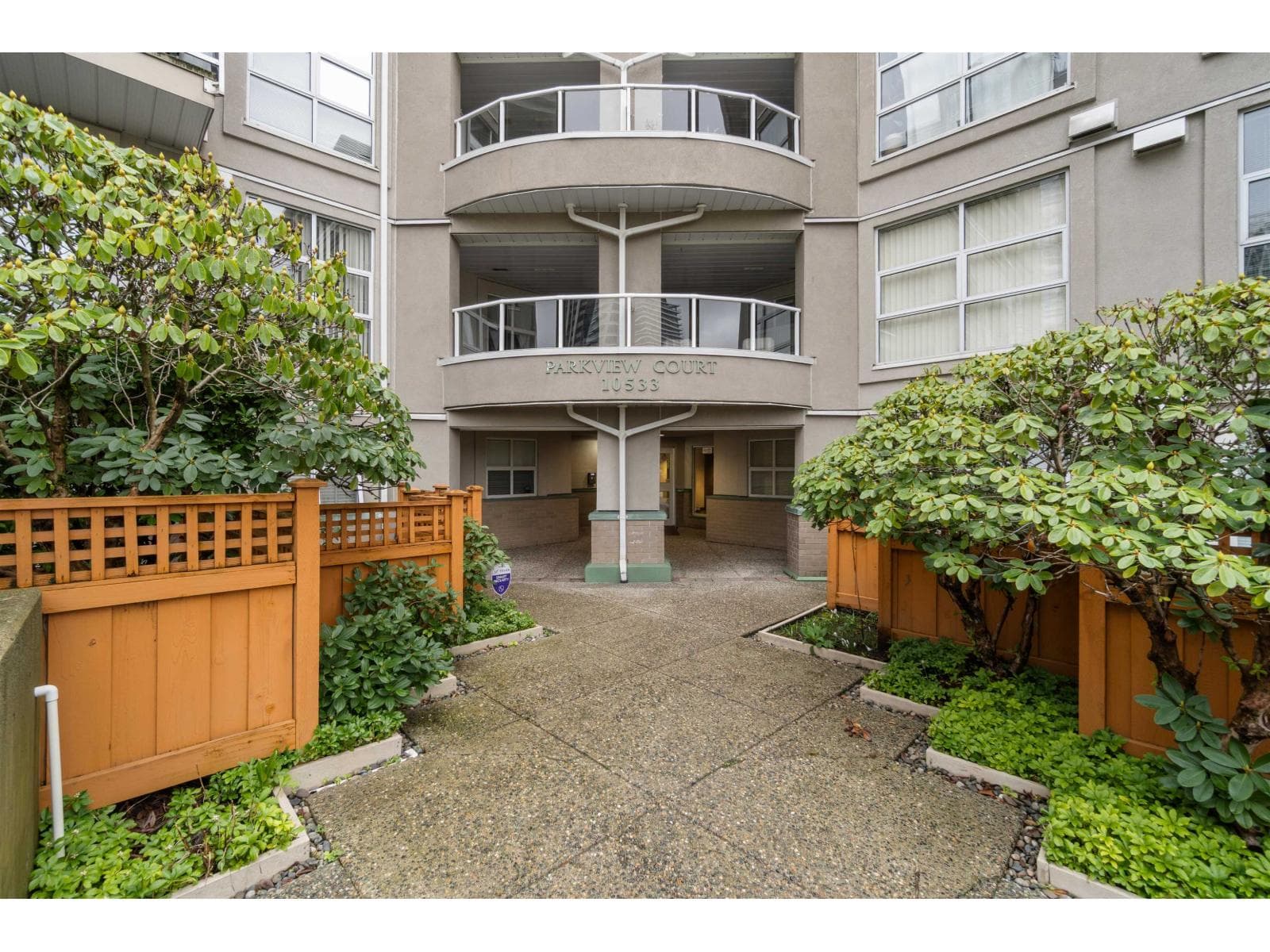 401 10533 UNIVERSITY DRIVE — photo 2