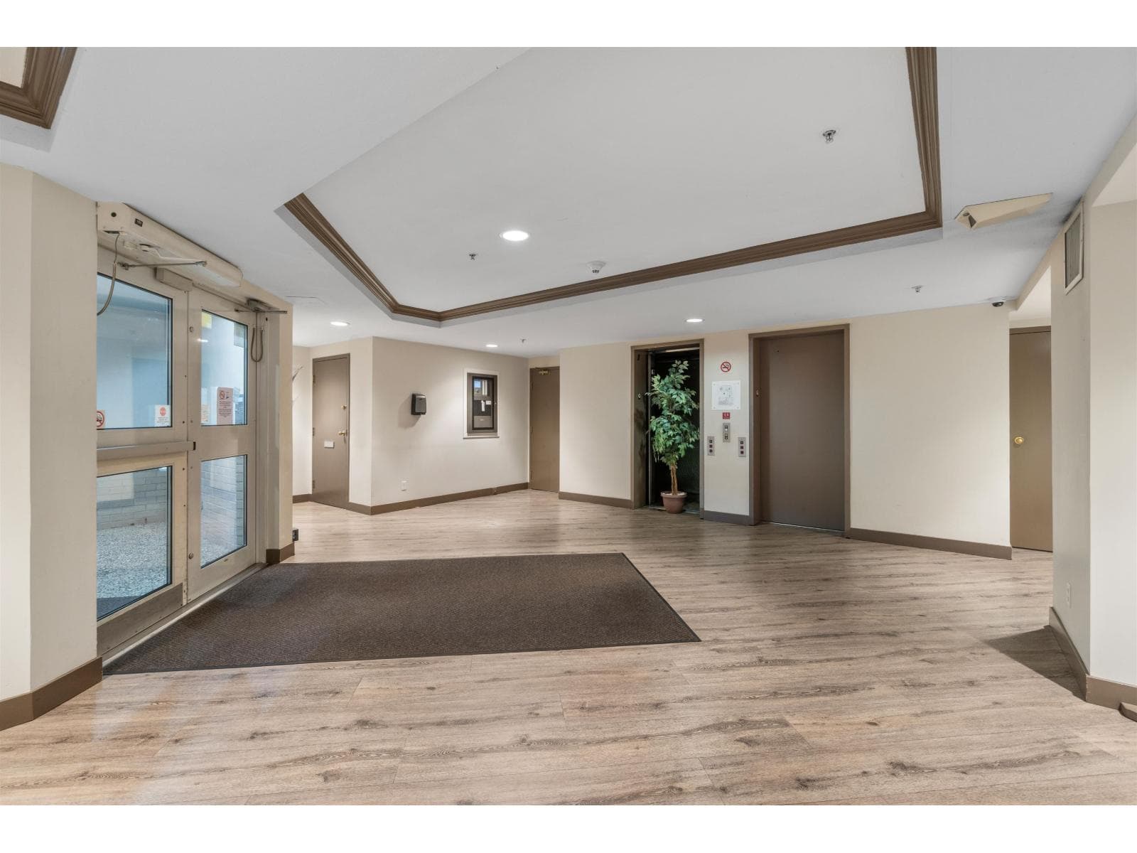 401 10533 UNIVERSITY DRIVE — photo 3