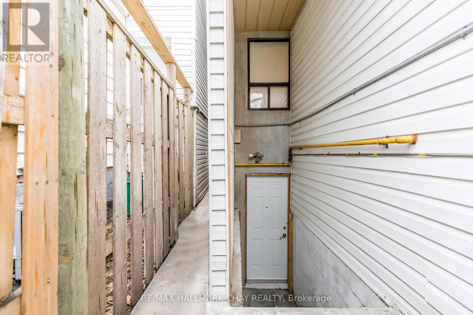 LOWER - 80 RUSHBROOKE AVENUE — photo 2