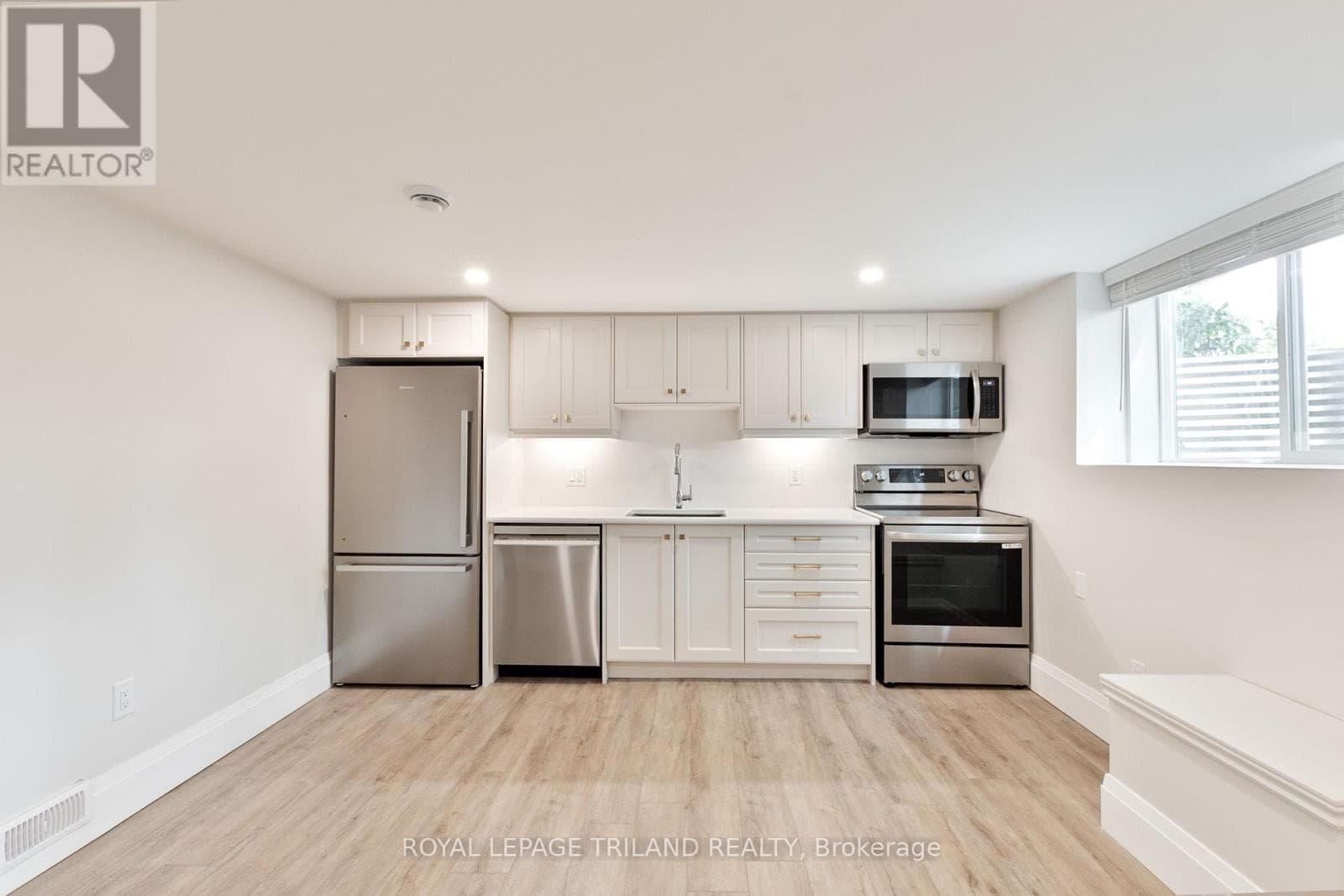 LOWER - 16 INVERARY ROAD — photo 5