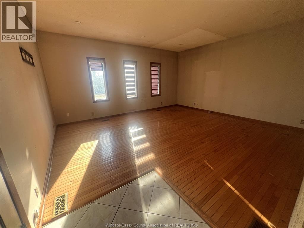1550 ROXBOROUGH BOULEVARD Unit# LOWER — photo 5